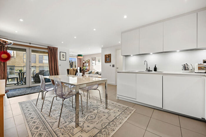 2 Bedroom Apartment For Sale In Upper Clapton Road, By Clapton Station, E5