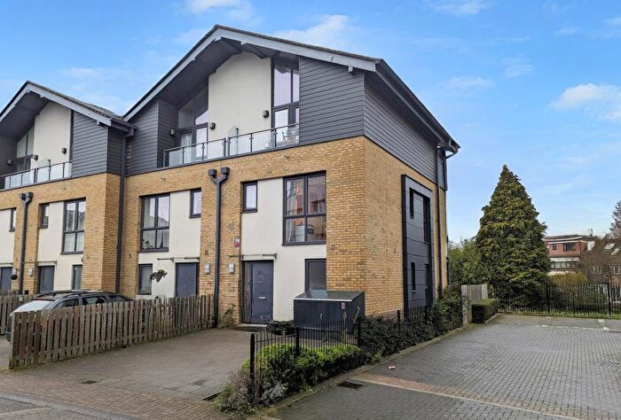 3 Bedroom Town House To Rent In Woking, Surrey, GU22
