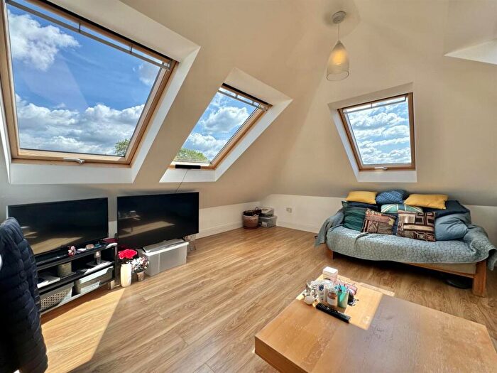 1 Bedroom Flat For Sale In Farm Road, Winchmore Hill, N21