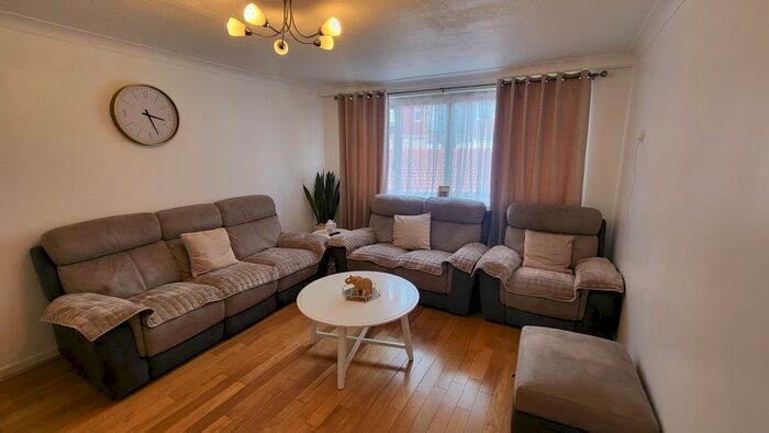 3 Bedroom Property To Rent In North Hyde Road, Hayes, UB3