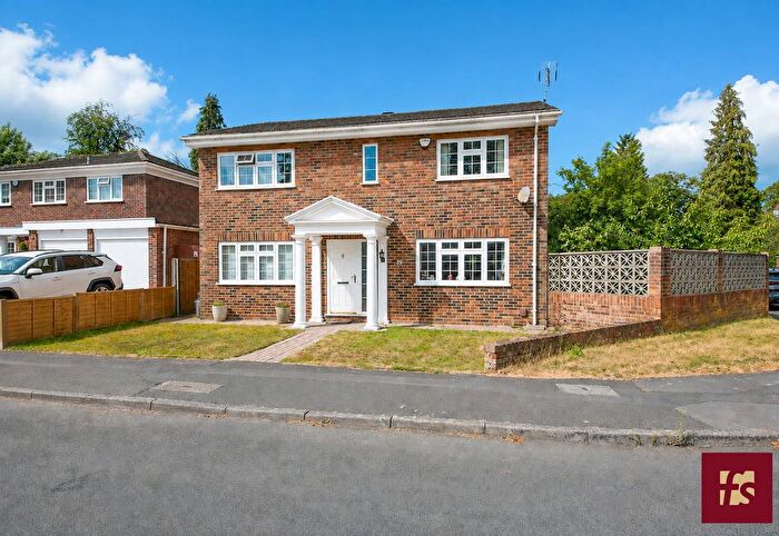 4 Bedroom Detached House For Sale In Dukes Wood, Crowthorne, Berkshire, RG45