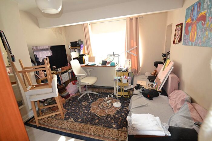 1 Bedroom Semi-Detached House To Rent In Langdale Gardens, Perivale, UB6