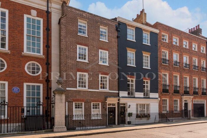 5 Bedroom Town House To Rent In South Street, Mayfair, London, W1K