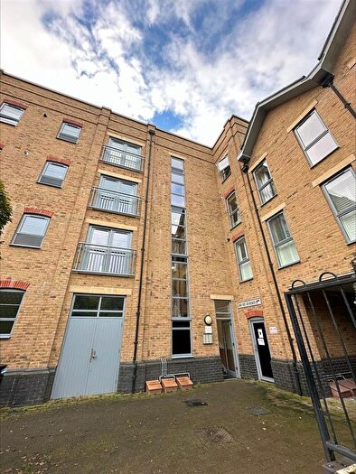 2 Bedroom Flat To Rent In Esparto Way, South Darenth, Dartford, DA4