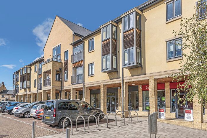 2 Bedroom Flat To Rent In Thornhill Close, Carterton, OX18