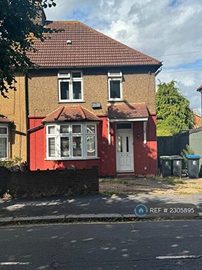 3 Bedroom Semi-Detached House To Rent In Monkswood Avenue, Waltham Abbey, EN9