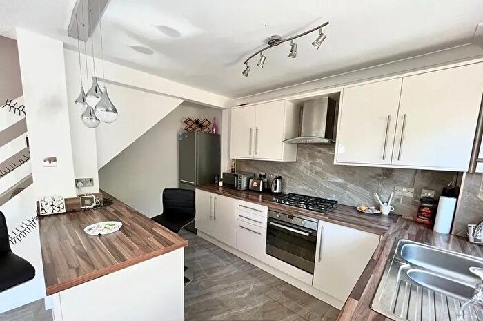 3 Bedroom Semi-Detached House To Rent In Greenway Walk, Buckingham, MK18