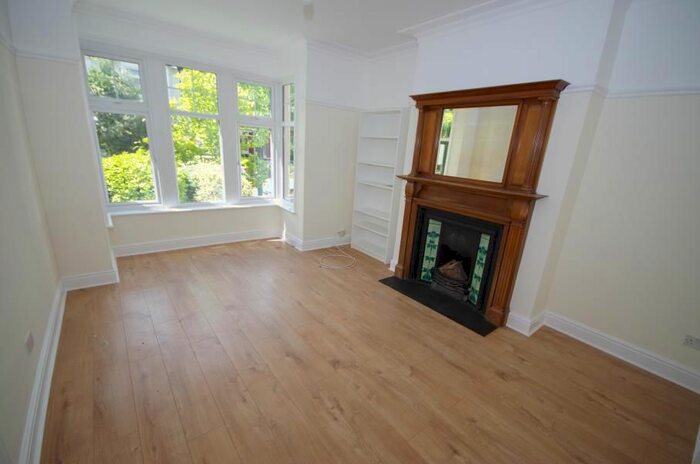 3 Bedroom Property To Rent In Cornwall Avenue, Finchley, N3