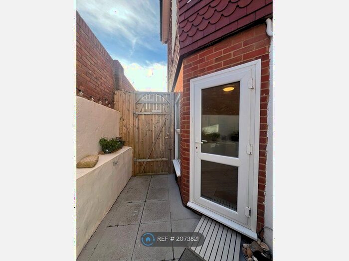 2 Bedroom Flat To Rent In Royal Parade, Eastbourne, BN22