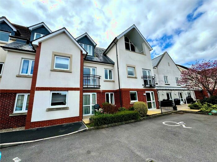 1 Bedroom Apartment For Sale In Avenue Road, Lymington, Hampshire, SO41