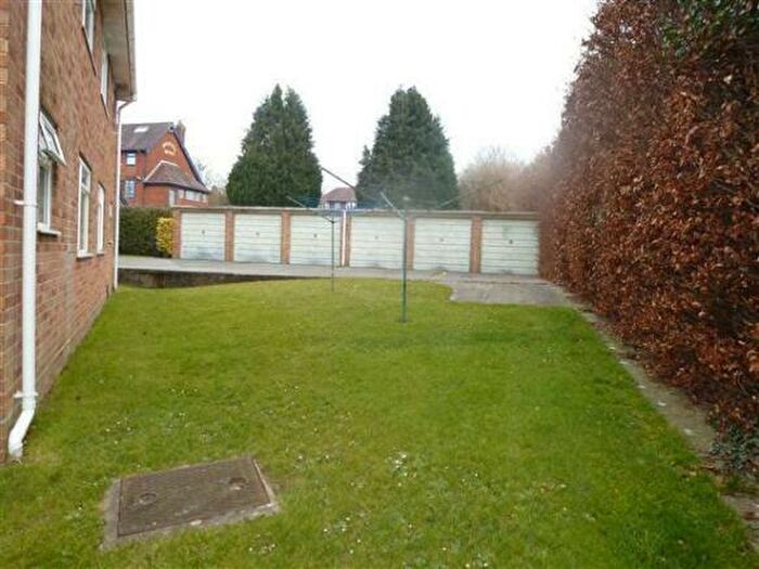 1 Bedroom Flat To Rent In Thatcham Close, Yeovil, BA21