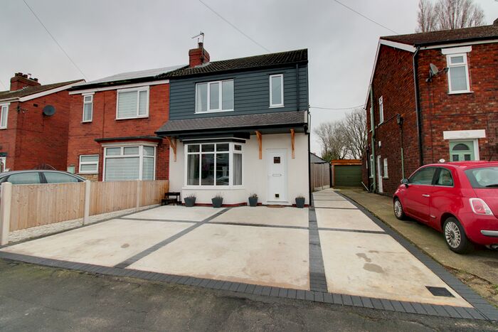3 Bedroom Semi-Detached House For Sale In Skippingdale Road, Scunthorpe, DN15