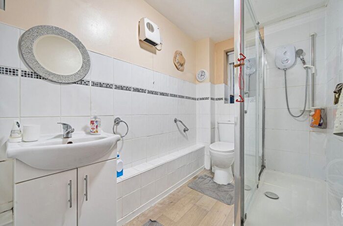 2 Bedroom Flat For Sale In Albion Street, Dunstable, Bedfordshire, LU6