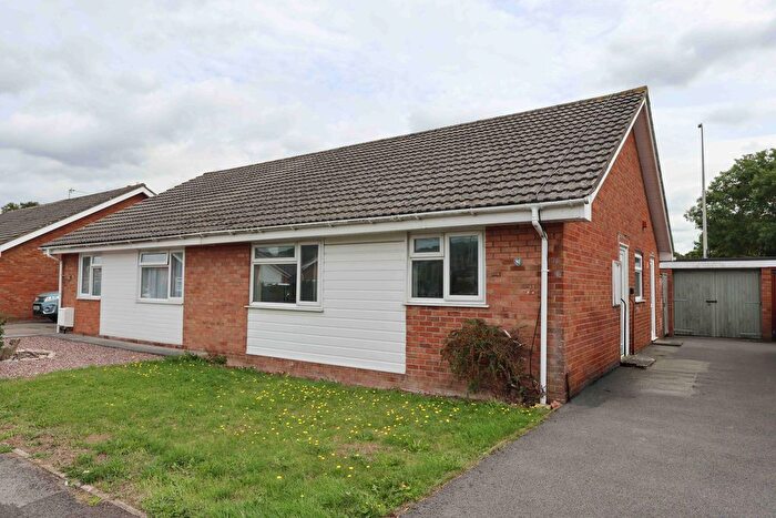 2 Bedroom Semi Detached Bungalow For Sale In Kingston Avenue, Clevedon, BS21