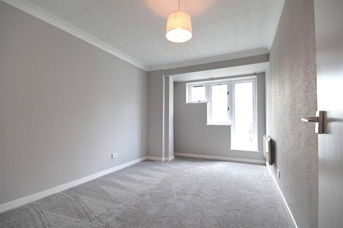 2 Bedroom Flat For Sale In Ramsey Road, St. Ives, Huntingdon, PE27