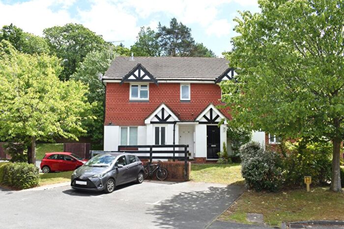 1 Bedroom Flat To Rent In Eyston Drive, Weybridge, KT13