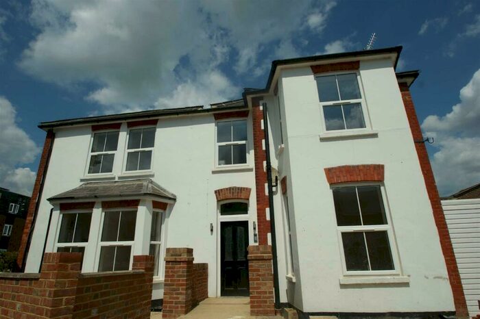 2 Bedroom Flat To Rent In Christchurch Road, Hemel Hempstead, HP2