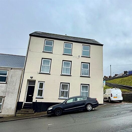 2 Bedroom Flat To Rent In Meyrick Street, Pembroke Dock, SA72
