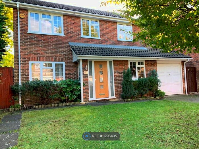 4 Bedroom Detached House To Rent In Squirrels Close, Uxbridge UB10