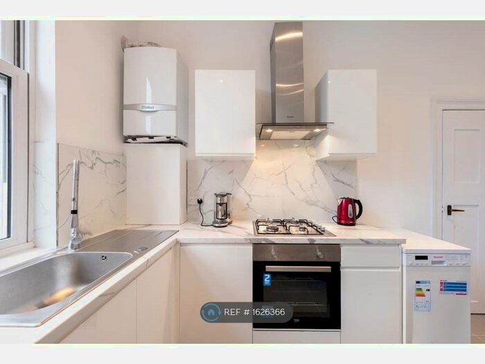 3 Bedroom Maisonette To Rent In St. Peter's Street, London, N1