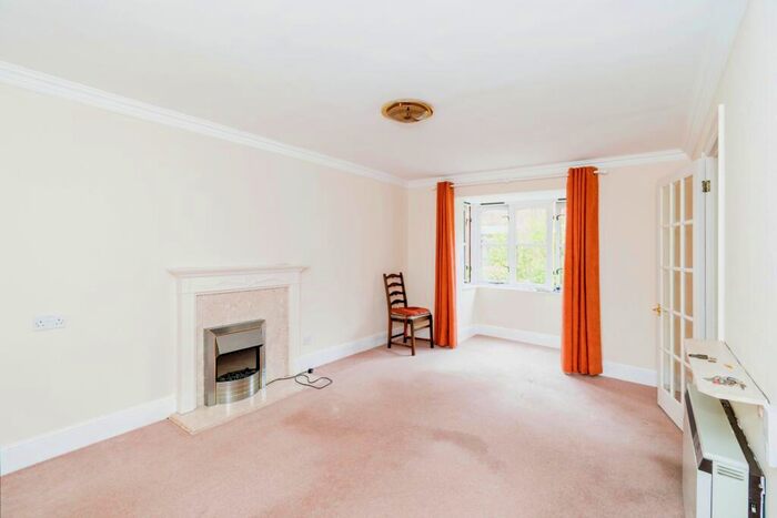 2 Bedroom Terraced House For Sale In Garden Mews, Warsash, Southampton, Hampshire, SO31