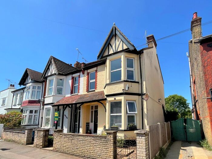 2 Bedroom Flat For Sale In Southbourne Grove, Westcliff-on-Sea, SS0