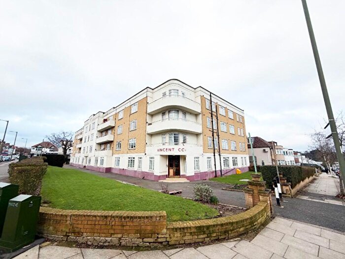 2 Bedroom Flat To Rent In Bell Lane, London, NW4
