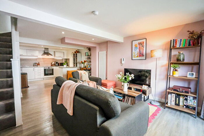 2 Bedroom Town House For Sale In Derngate, Northampton, NN1