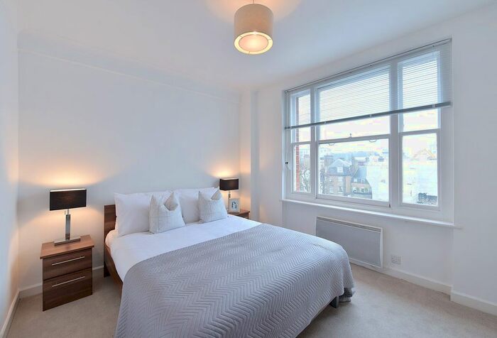 2 Bedroom Flat To Rent In Hill Street, London, W1J