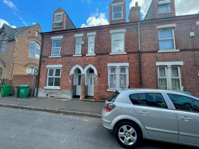 3 Bedroom Terraced House To Rent In St. Pauls Avenue, Nottingham, NG7