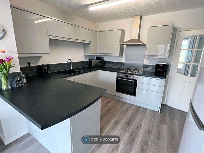 3 Bedroom End Of Terrace House To Rent In Hillhead Parkway, Newcastle Upon Tyne, NE5