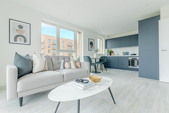 1 Bedroom Flat To Rent In Clovelly Road, Hounslow, TW3