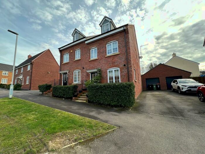 3 Bedroom Semi-Detached House To Rent In Aylesbury Drive, Houghton Regis, Dunstable, Bedfordshire, LU5