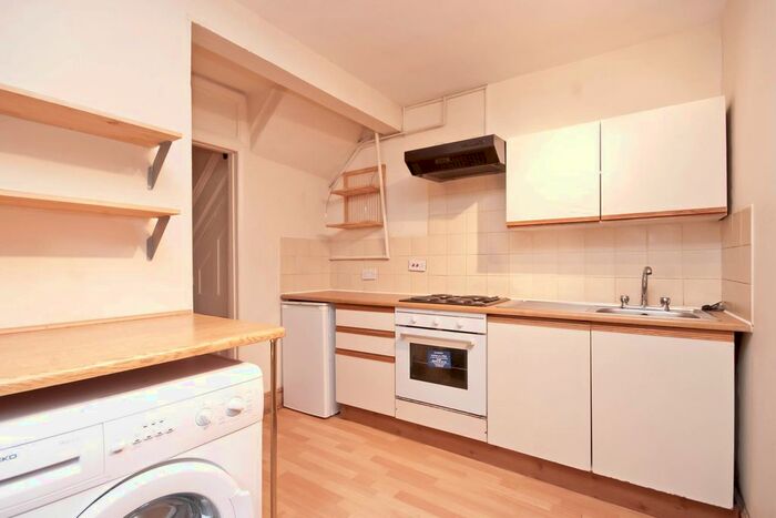 2 Bedroom Flat To Rent In Fulham Palace Road, London, SW6
