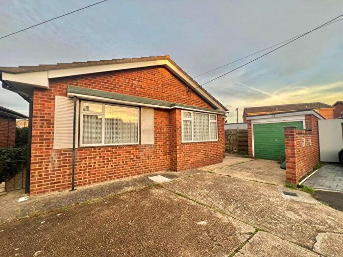 2 Bedroom Bungalow For Sale In Adelsburg Road, Canvey Island, SS8