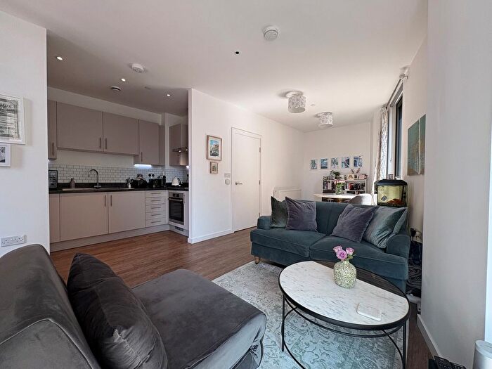 1 Bedroom Flat For Sale In Macclesfield Road, London, EC1V
