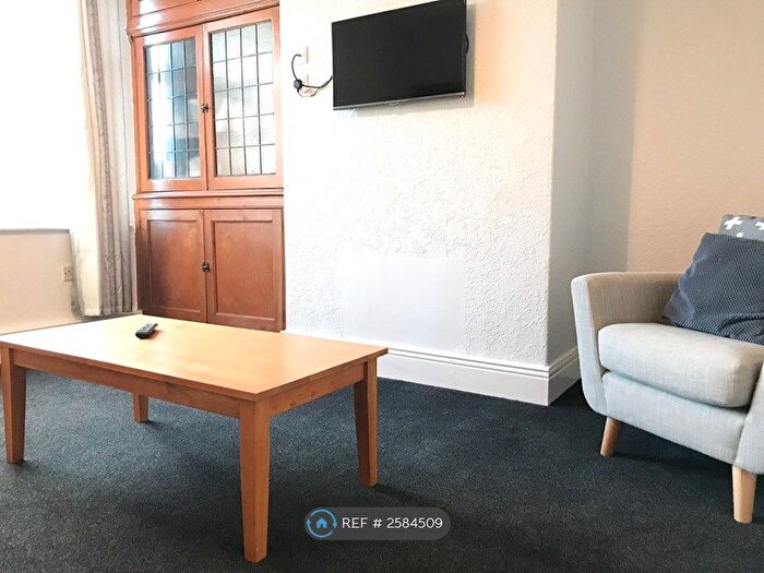 3 Bedroom Flat To Rent In Vicars Lane, Newcastle Upon Tyne, NE7