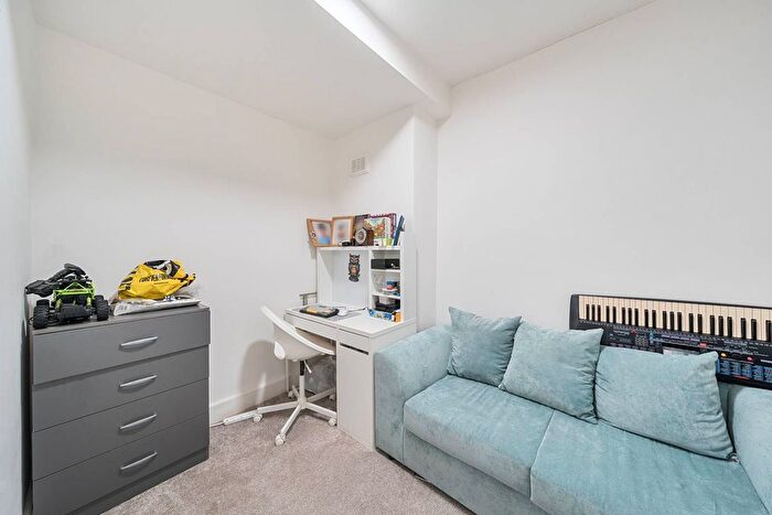 3 Bedroom Flat For Sale In Greenhill Way, Harrow, HA1