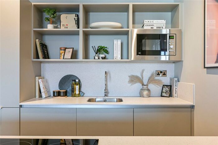 2 Bedroom Flat To Rent In Spinners Yard, Skinner Ln, LS7