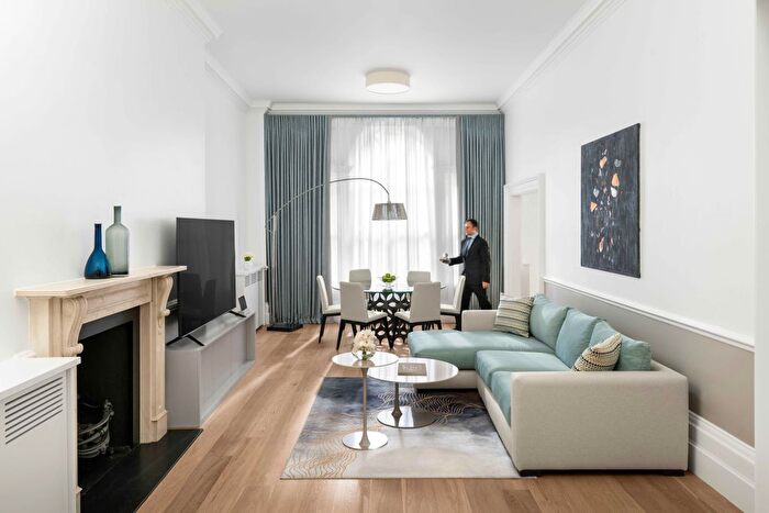 2 Bedroom Flat To Rent In Herfort Street, London, W1J