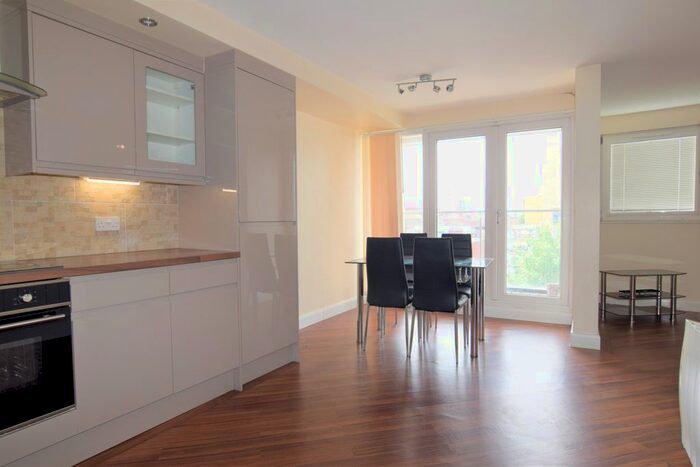 2 Bedroom Flat To Rent In Saddlers Place, Hounslow, Middlesex, TW3
