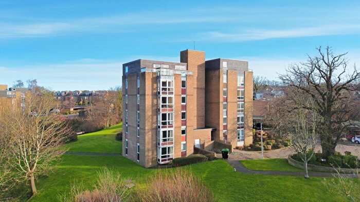 1 Bedroom Flat For Sale In M, Fair A Far, Cramond, Edinburgh, EH4