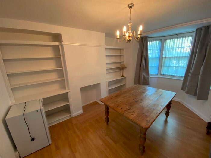 4 Bedroom House To Rent In Morrell Avenue, Oxford, OX4