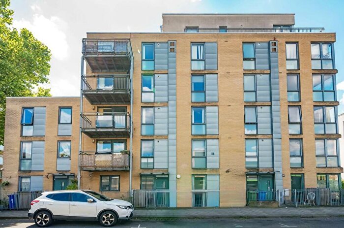 2 Bedroom Apartment To Rent In Samuel Street, Peckham, London, SE15