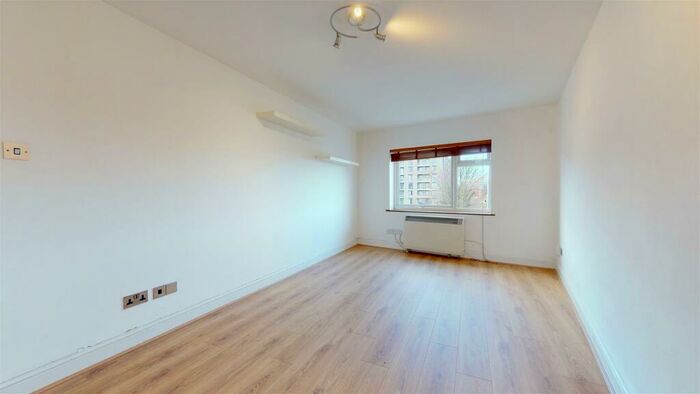 1 Bedroom Flat To Rent In James House, Richmond Road, KT2