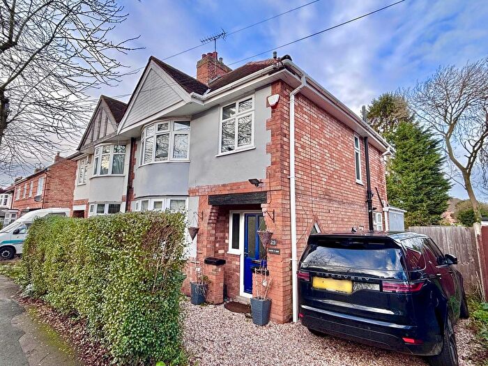 3 Bedroom Semi-Detached House For Sale In Westview Avenue, Glen Parva, Leicester, Leicestershire., LE2