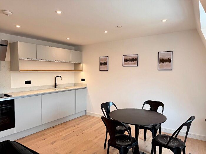 1 Bedroom Flat For Sale In Fairfield Road, Brentwood, Essex, CM14