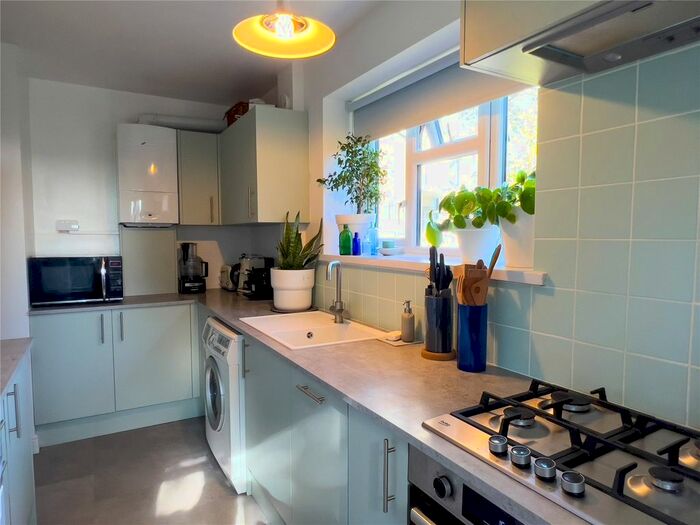 2 Bedroom Flat To Rent In Essex Grove, London, SE19