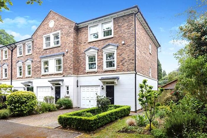 4 Bedroom Town House To Rent In High Beeches, Weybridge, KT13