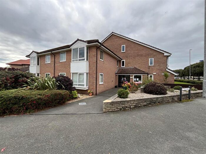 1 Bedroom Apartment For Sale In Manor Park, Gloddaeth Avenue, Llandudno, LL30